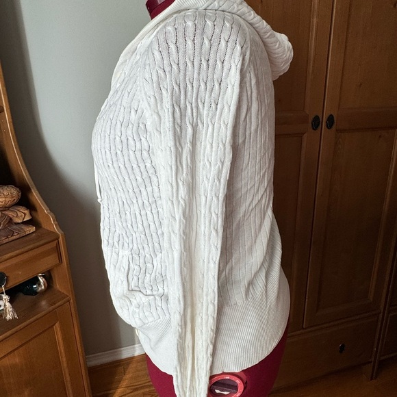 Knitted button vest - Picture 2 of 4